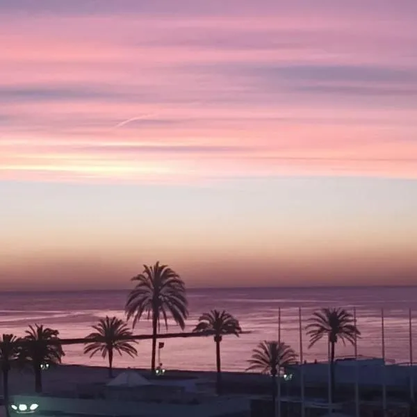 Precioso apartamento con vistas al mar. Piscina., Hotel in Valencia