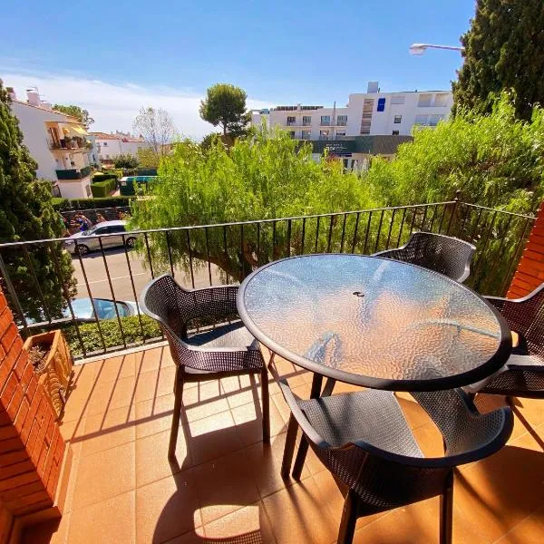 Apartament gran amb pàrquing a 5 min del centre, hotel v destinaci Calella de Palafrugell