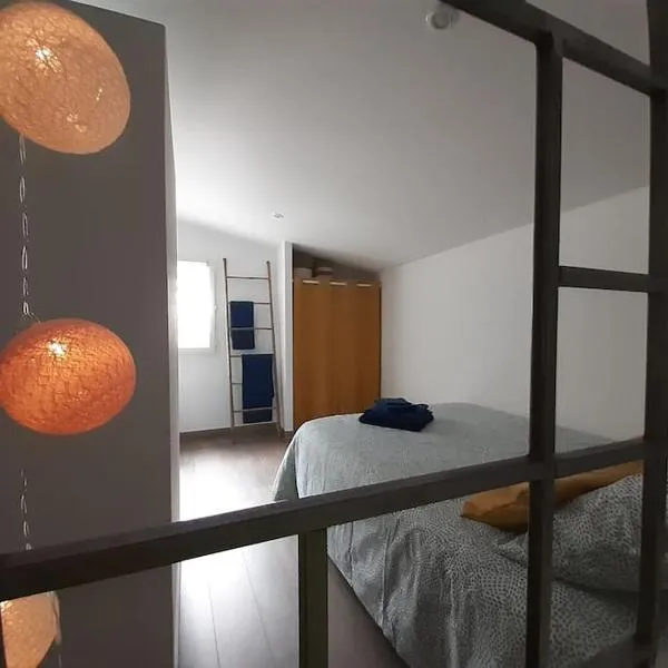 Duplex de 24m2 classé 2 étoiles à 2km d'Aubenas, hotel in Aubenas