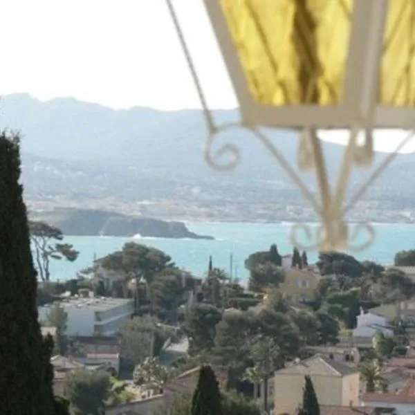 Hauts de Portissol 50 m2 terrasse 12 m2 Vue mer, hotel in Sanary-sur-Mer