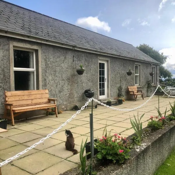 Ballyconnelly Cottages, Galgorm area, hotel in Portglenone