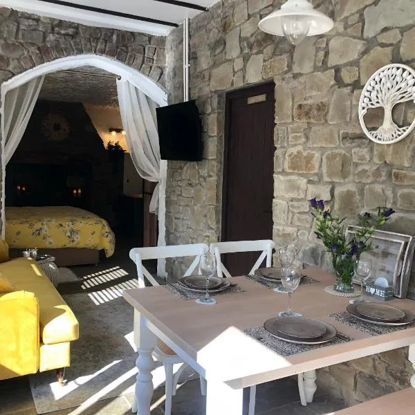 Olli's Cottage-Terrace & Jacuzzi, hotel v destinaci Bristol