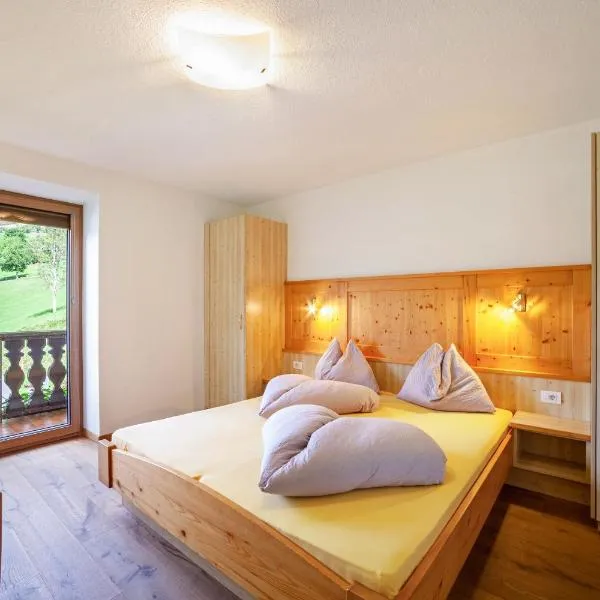 Fichtenhof Wohnung Enzian, hotel v destinaci Tarces