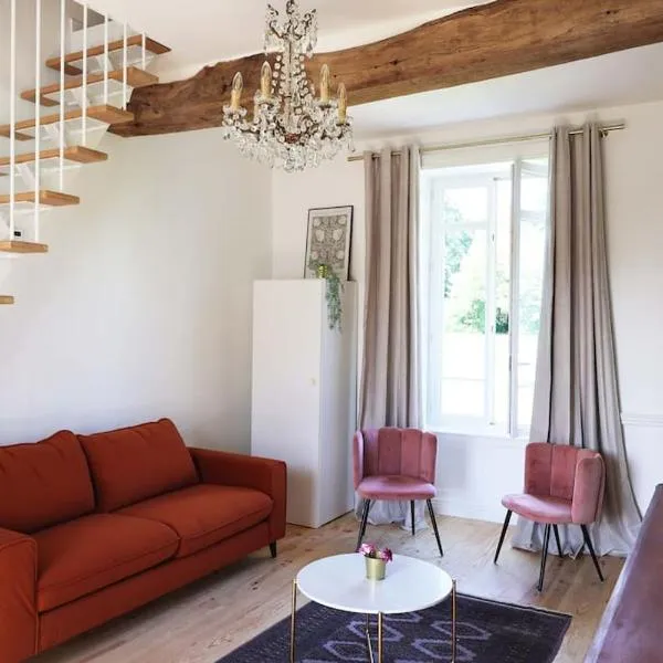 Le Perchoir Gîte de charme dans château -SPA-, hotel v destinaci Brix