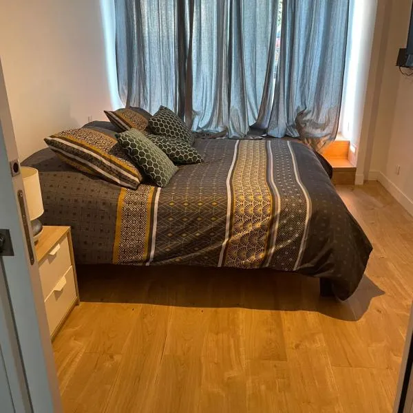 Suite parentale avec salle de bains et toilettes privées, hotel v destinaci Genas
