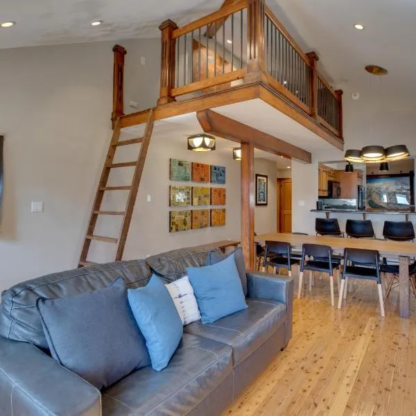 Bright Downtown Telluride Condo - Steps to Lift!, hotel in Telluride