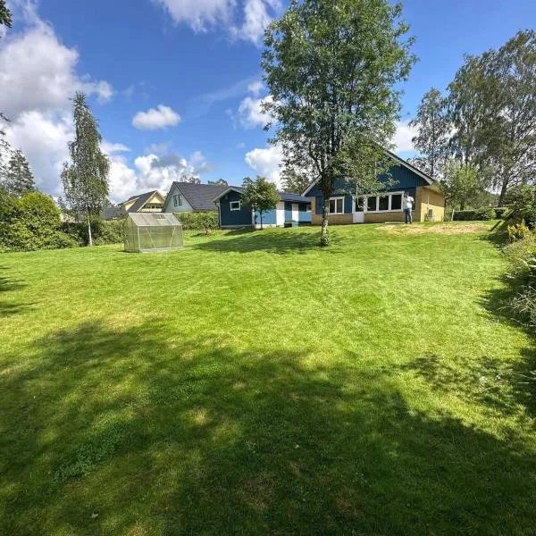 3bdr Family Friendly Villa 15 min from Ullared, hotel en Håcksvik