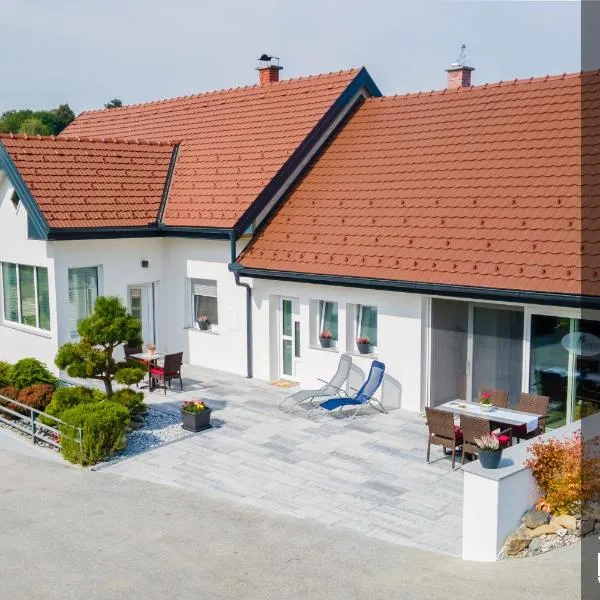 POD OREHI - Hiša na podeželju - RAZPRŠENI HOTEL Jeruzalem Slovenija, hotel v destinaci Miklavž pri Ormožu
