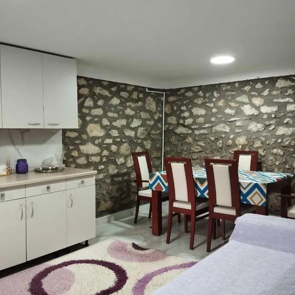 Apartments Janiki, hotell sihtkohas Kruševo