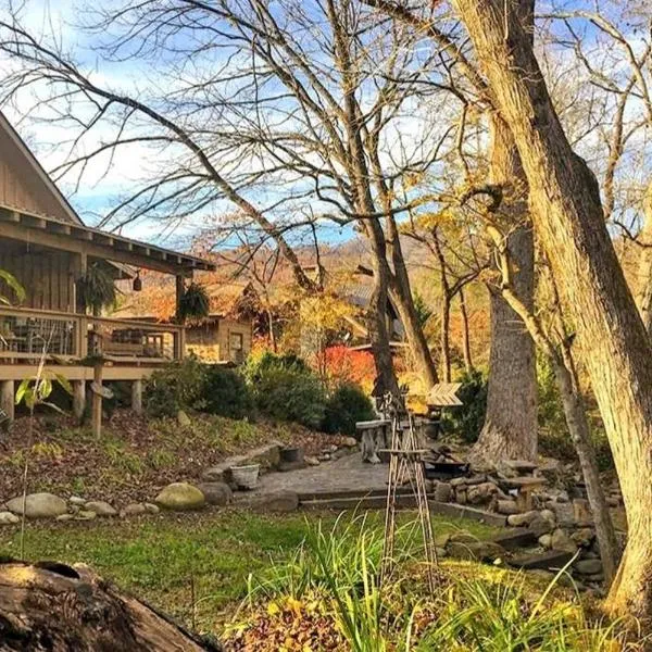Water's Edge ~ Covered Porch w/ Deep Creek as your Backyard Haven, hotel in Bryson City