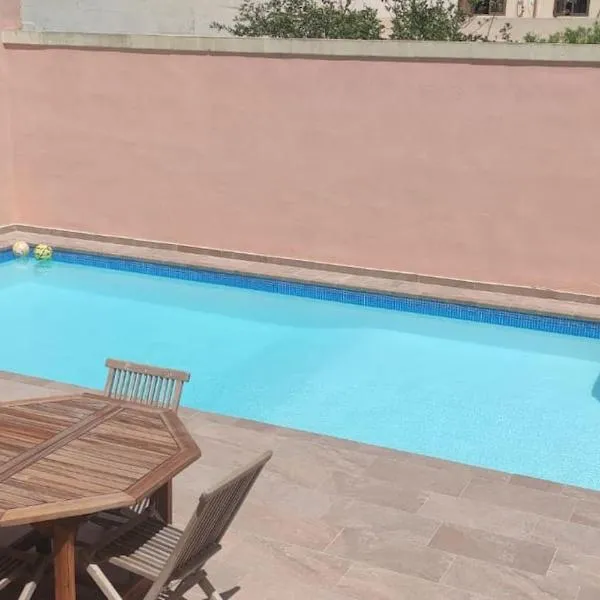 Home away from Home, hotel a Żurrieq