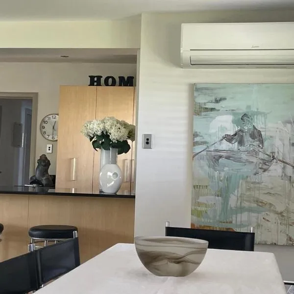 Secluded Bays Home, hotel in Auckland