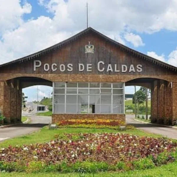 Apto com 3 quartos,1 vaga garagem e quintal, hotel in Poços de Caldas