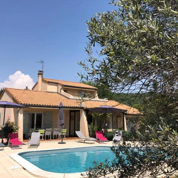 La Villa des 3 ifs、ヴァロン・ポン・ダルクのホテル