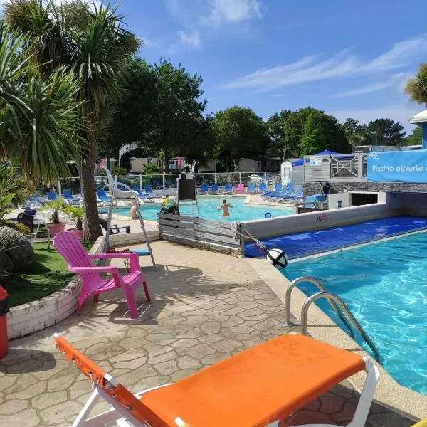 Mobil-home 6/8 personnes au Domaine de Kerlann, Pont-Aven, hotel v destinaci Pont-Aven