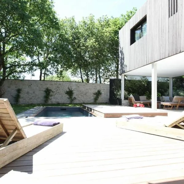 Maison d'architecte décorée avec soin, hôtel à La Baule