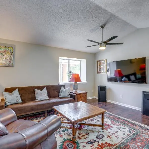 Ponte Vedra Beach Family Home: 2 Mi to Beaches!, hotel in Ponte Vedra Beach
