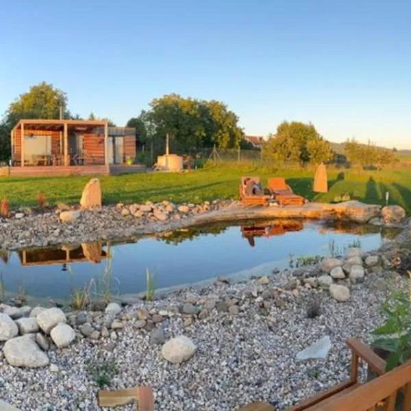 Luxusní chaty v Ráji & Romantický posed s výhledem na Trosky, hotel in Újezd pod Troskami