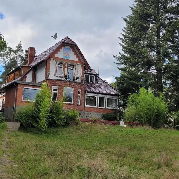 Ferienappartement im Waldhaus Göhrde, hotel v destinaci Nahrendorf