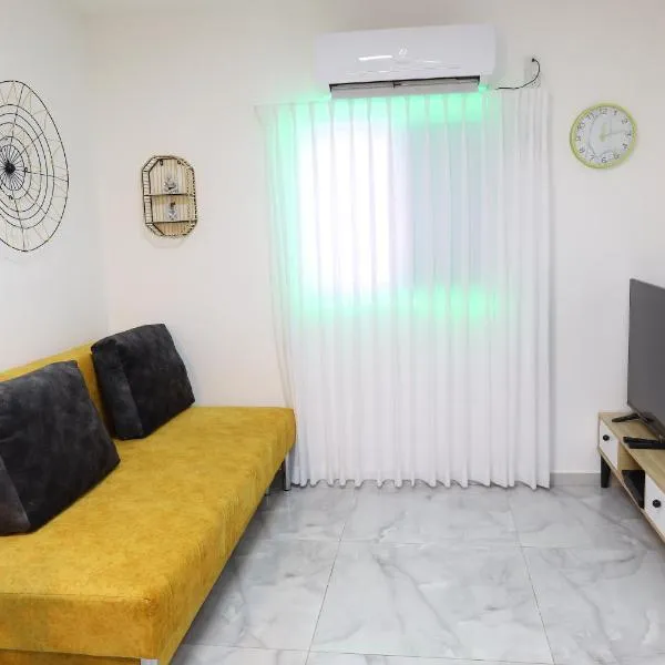 דירת אירוח vip רק 5 דקות נסיעה מהים חלום של מקום, hotel v destinaci Aškelon