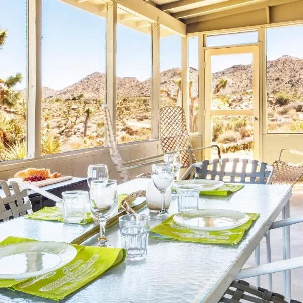 Joshua Tree Dream Weaver hot tub & National Park, hotel v destinaci Joshua Tree