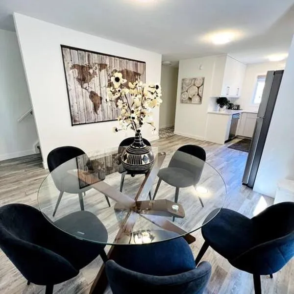 Walking distance to St Boniface, easy parking, hotel v destinaci Winnipeg