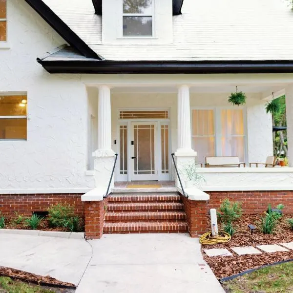 Newly Reno'd Historic Mansion 1 Mile to UF & DT, hotel v destinaci Gainesville