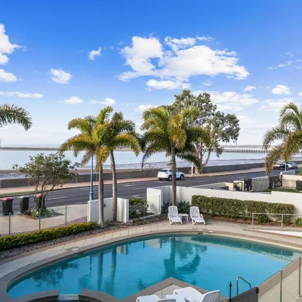 Pier One Waterfront Apartment, hotel in Urangan