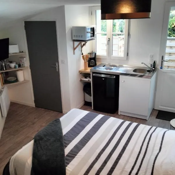 Logement indépendant avec extérieur privatif et clôturé, hôtel à Batz-sur-Mer