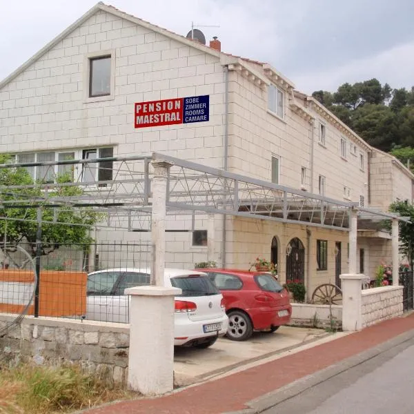 Pension Maestral، فندق في مْليني