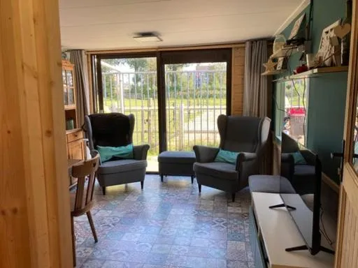 Aan de Dijk, hotel v destinaci Dordrecht