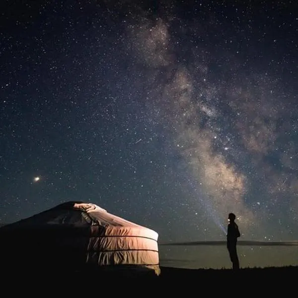 Kyzylkum Nights Camp & Family Yurt, hotel i Nurota