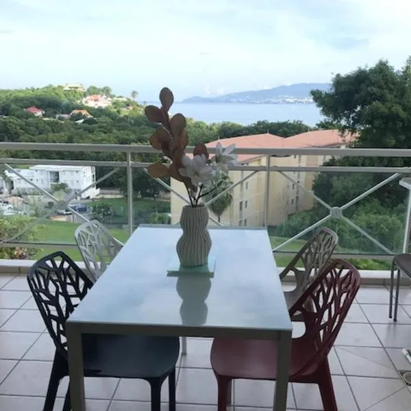 La bellevue، فندق في لي تروا زيليه