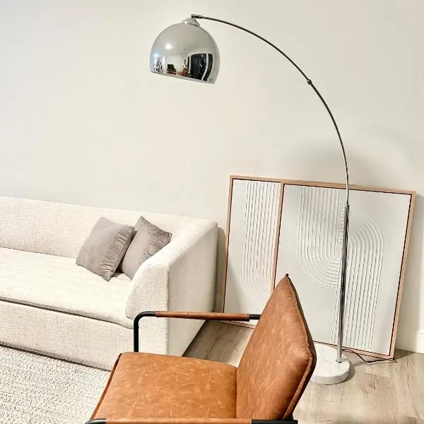 Modern 2 Bed Furnished Apartment in Quincy, hotel in Quincy