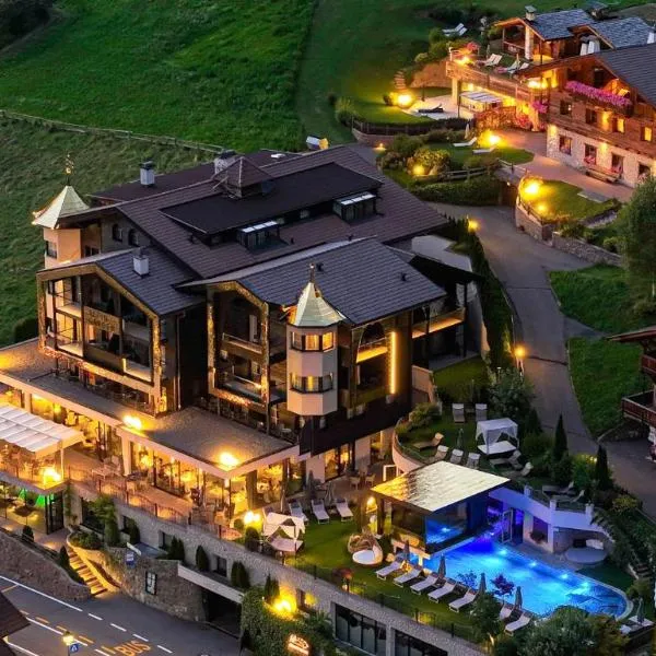 Alpin Garden Luxury Maison & SPA - Adults Only، فندق في St Ulrich in Groden