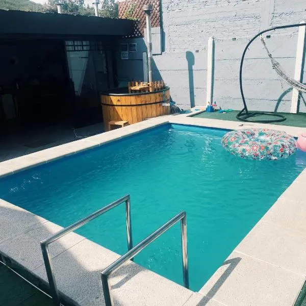 CASA 1er piso con piscina temperada en temp Alta, tinaja y quincho todo el año próxima a Playa Sn Alfonso, hotel v mestu Algarrobo
