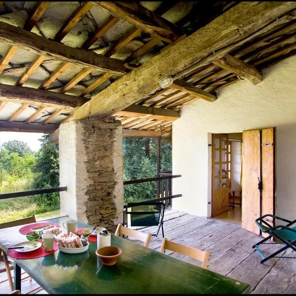 Agriturismo Famiglia al Castello Di Bagnolo, hotel v destinaci Bagnolo Piemonte