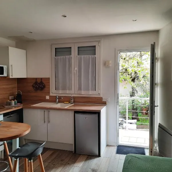 AlloAppartMeublé_L'émeraude, hotel v destinácii Houilles