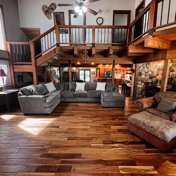 Family Haven in Graeagle CA w/King Bed Suite, hotell sihtkohas Graeagle
