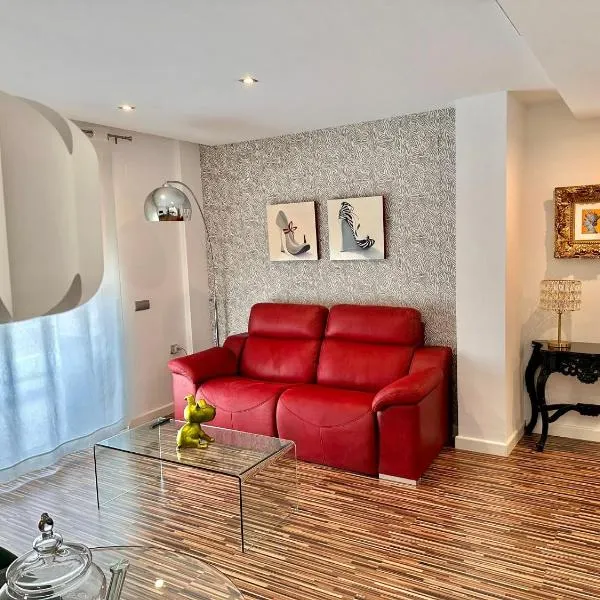 Apartamento céntrico con plaza de garaje y piscina, hotel en Murcia