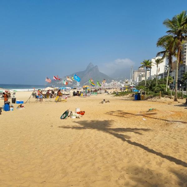 SUÍTE c vista livre e pertíssima das PRAIAS IPANEMA LEBLON ARPOADOR COPACABANA e do CRISTO REDENTOR do BONDINHO PÃO DE AÇUCAR etc Chegando mais cedo que o Check-in do meio-dia, deixe suas malas e vá se divertir, idem no Check-out das 10h manhã - Foto 5