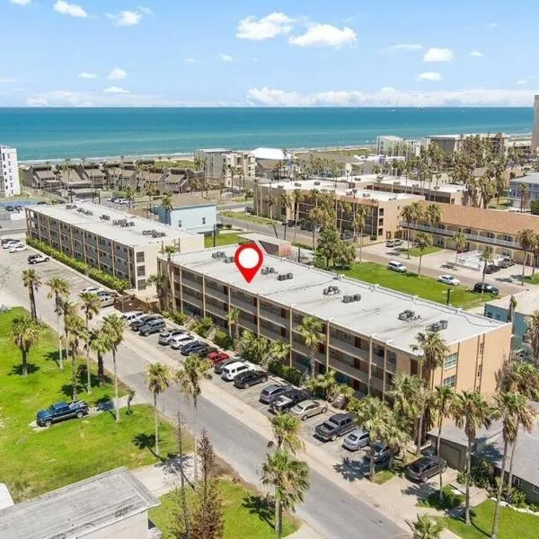 Lovely 2 Bed 2 Bath 2nd Floor Condo By Beach, hotel v destinaci South Padre Island