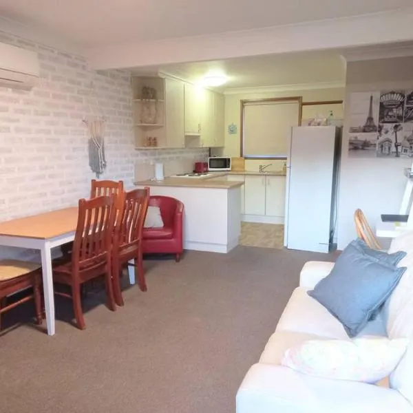 2 Bedroom Self Contained Unit, hotel v mestu Gloucester