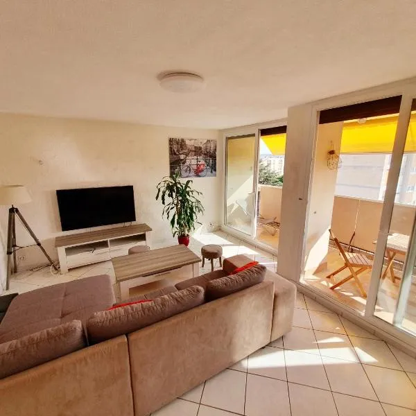 Appartement avec 3 chambres 80m2 plein sud – hotel w mieście Marignane
