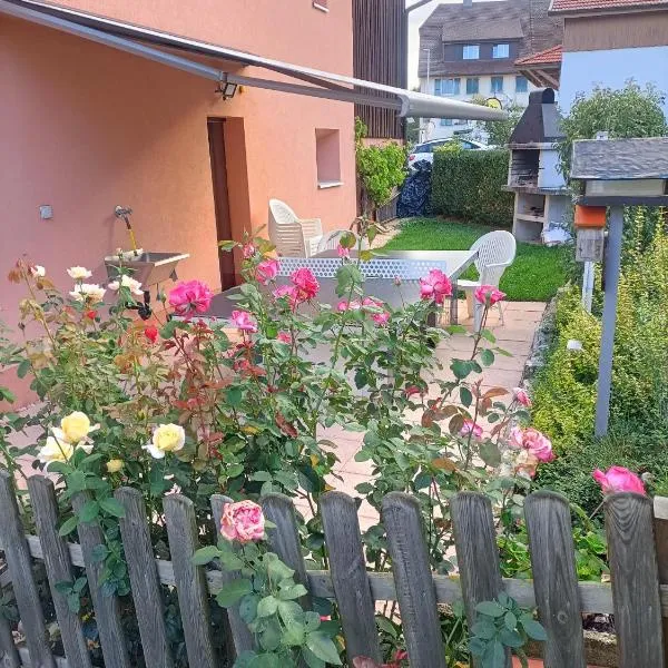 BnB LES OISEAUX, chez Claude et Lidia, 26 à 44m2, 2ème étage、Vendlincourtのホテル