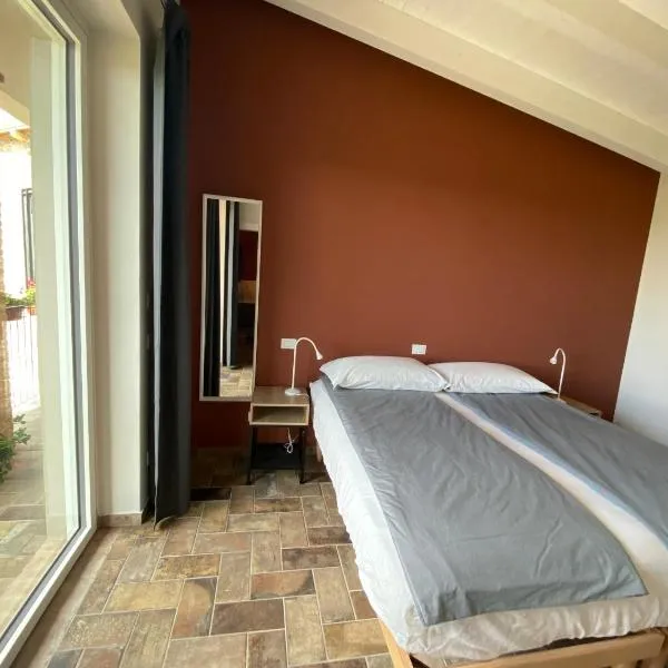 Fuoridicampo rossa, hotel v destinaci Roncovetro
