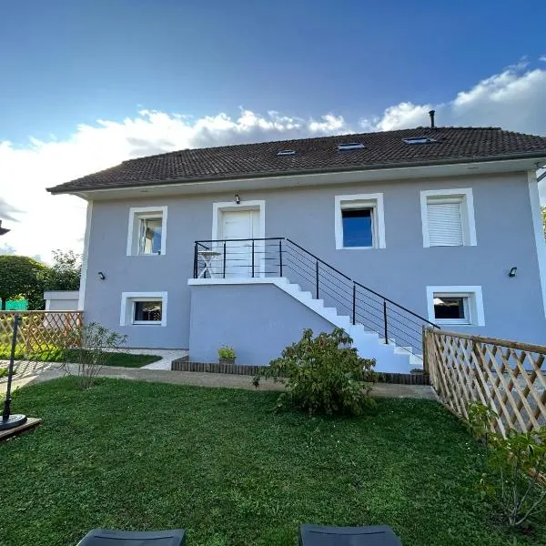 Le Cosy Home Annecy – hotel w mieście La Balme-de-Sillingy