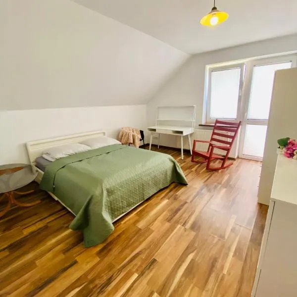 Komfortowy pokój dla dwojga z balkonem Marcinkowicka, hotel v destinaci Nowy Sącz