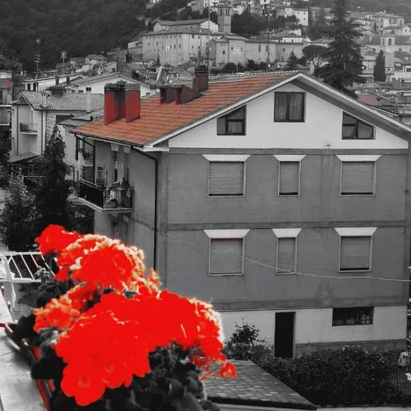 Casa PERLA panoramica 300m dal centro, hotel v destinaci Tagliacozzo