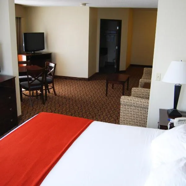 Holiday Inn Express & Suites Superior, an IHG Hotel: South Range şehrinde bir otel
